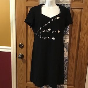 💚3/$25 Liz Claiborne size 14 black dress with white flowers accent on front